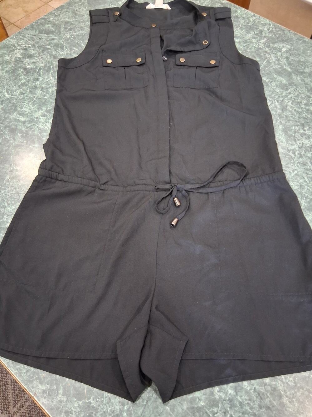 Banana Republic Black V-Neck Sleeveless Romper Sz 0 Button Up Drawstring Pockets